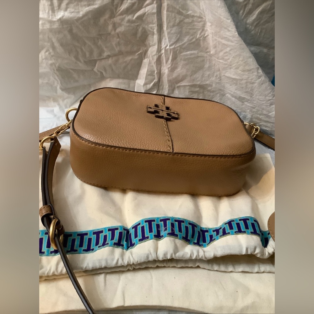 Tory Burch McGraw Camera Bag With Chain Strap And Dustbag Tan-Tiramisu Color​ - Picture 8 of 9